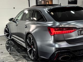Audi RS6 GRIS MATE AKRAPOVIC