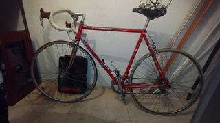 Bicicleta de carretera Peugeot Roja