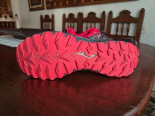 Zapatillas Joma Trail Negras y Rojas