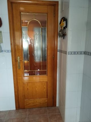 Puertas lote  de pino completas con herrajes , 