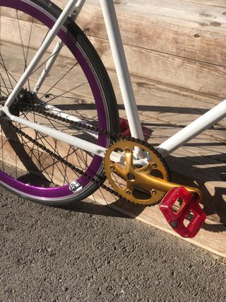 Bicicleta Fixie Blanca Ruedas Moradas