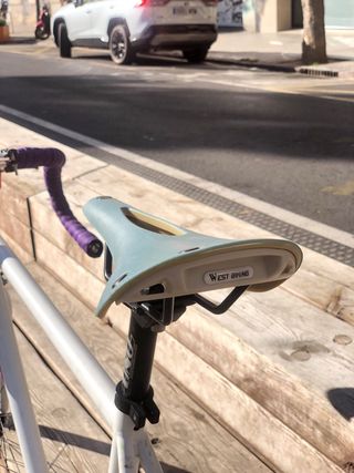 Bicicleta Fixie Blanca Ruedas Moradas