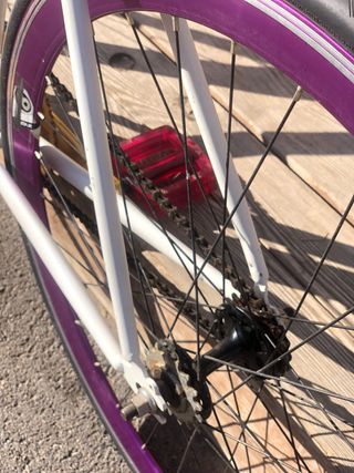 Bicicleta Fixie Blanca Ruedas Moradas