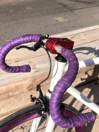 Bicicleta Fixie Blanca Ruedas Moradas