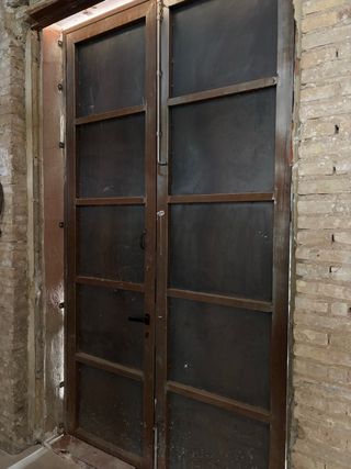 Puerta metálica antivandalismo