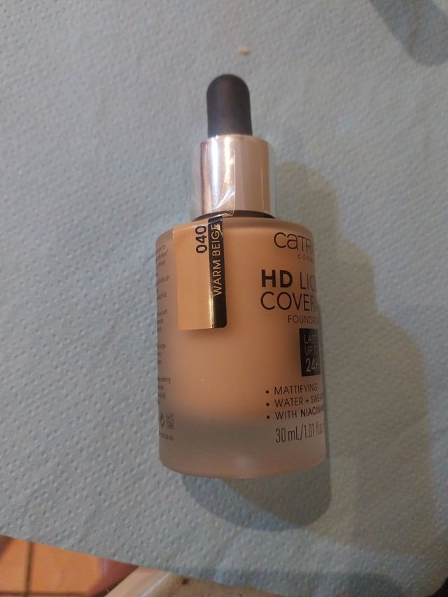 Catrice HD Liquid Coverage Foundation 040 Warm Bei