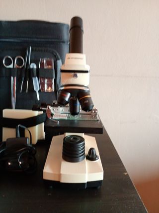Microscopio Bresser Biolux NV con accesorios