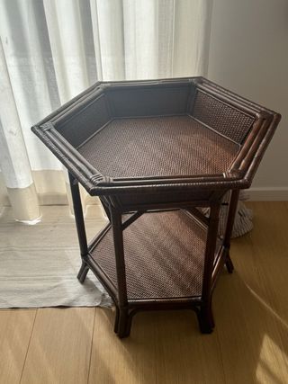 Mesa auxiliar de ratán marrón