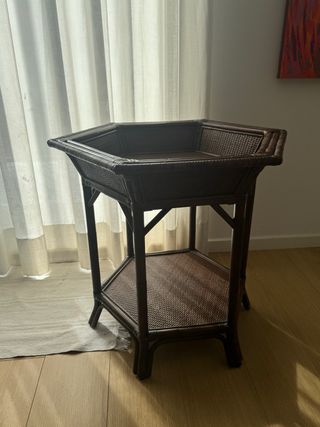 Mesa auxiliar de ratán marrón