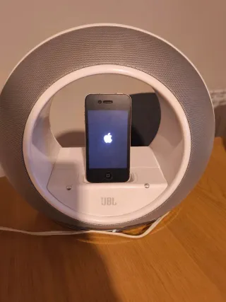 Altavoz JBL Radial con mando y cargador