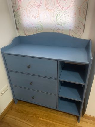 Cómoda azul de madera
