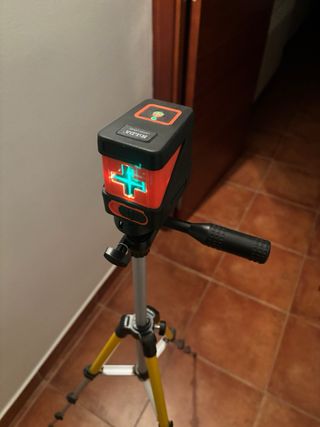 Nivel Láser Autonivelante con Trípode