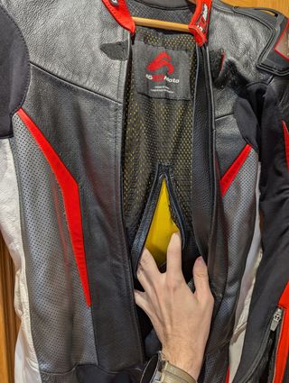 Mono de moto Ag10Moto con espaldera