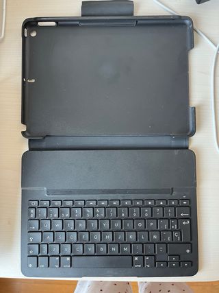 Teclado Logitech para iPad 10.2 8ª Gen