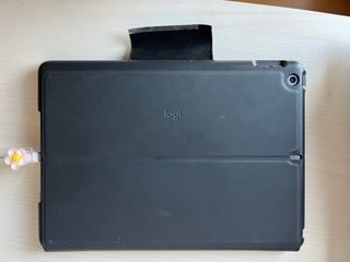 Teclado Logitech para iPad 10.2 8ª Gen