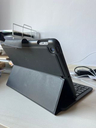 Teclado Logitech para iPad 10.2 8ª Gen