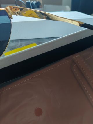 Gafas Oro y Negro Estilo Old Money, Celine