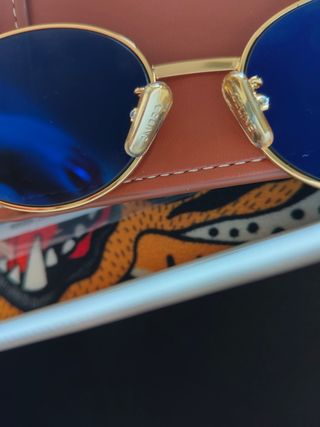 Gafas Oro y Negro Estilo Old Money, Celine