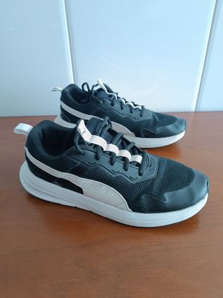 Zapatillas deportivas Puma negras y blancas