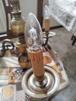 Lampadario in metallo e legno