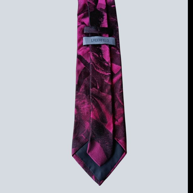 Corbata Lagerfeld  100 % Seda   negro y buganvilla