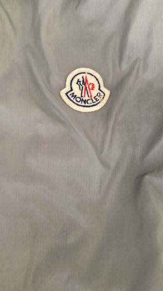 Chaqueta Moncler gris entretiempo