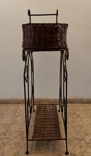 Consola / mueble recibidor de metal y mimbre