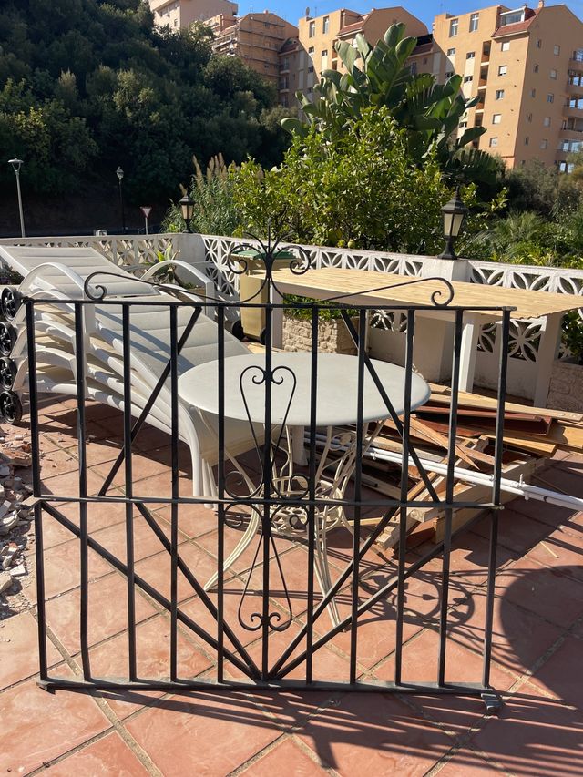 Valla de hierro negra