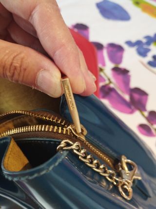 Bolsos Bimba y Lola charol rojo y azul ,cada
