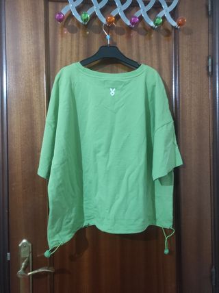 Camiseta de manga corta con goma ajustable 