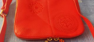 Bolso Desigual Rojo con Detalles Dorados