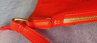 Bolso Desigual Rojo con Detalles Dorados