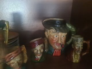 Juego jarra y 7 tazas con caras antiguo