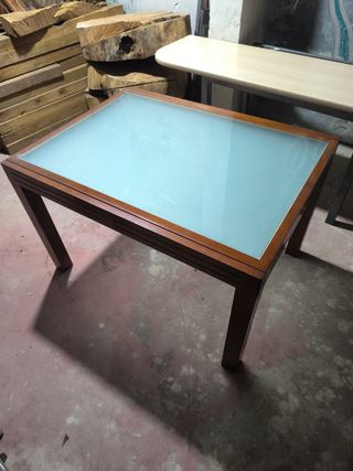 Mesa de comedor extensible de madera y cristal 