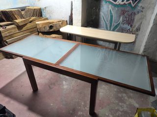 Mesa de comedor extensible de madera y cristal 