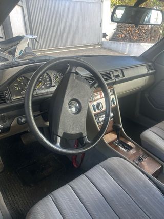 Mercedes-Benz W124 1987