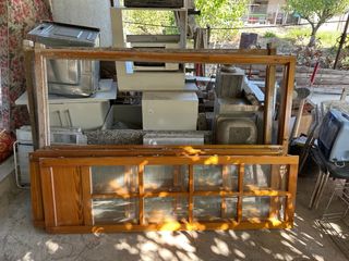 balconeras de madera y ventana a juego