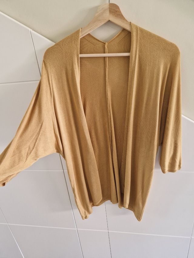 Conjunto falda larga y chaqueta. 