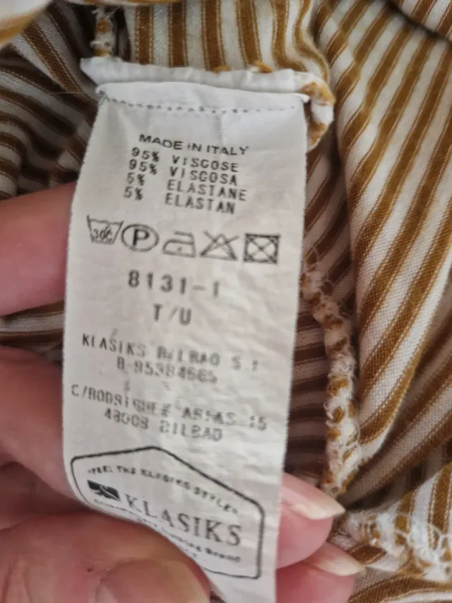 Conjunto falda larga y chaqueta. 