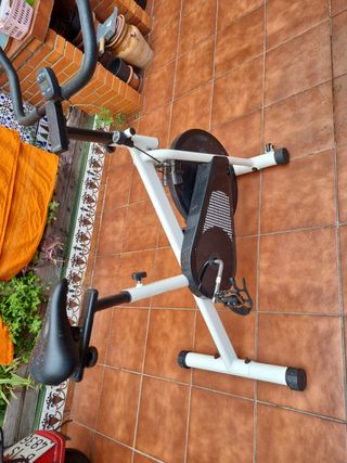 Bicicleta estática blanca