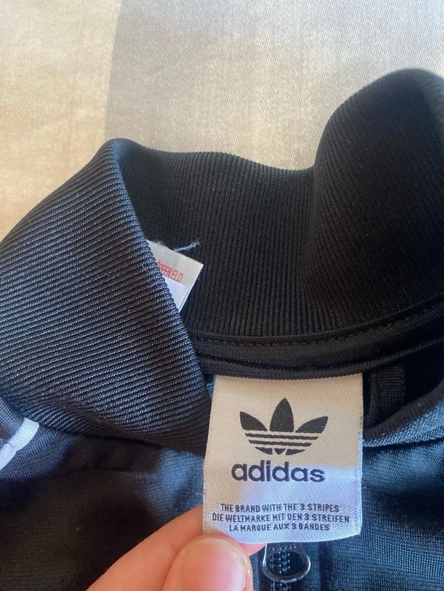 Chaqueta Adidas negra niño talla M Original cómoda