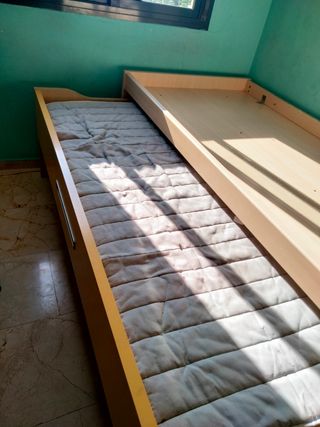 Cama infantil con cajones