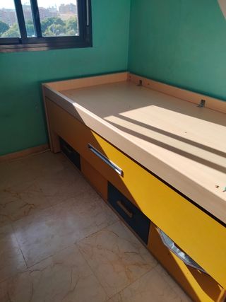 Cama infantil con cajones