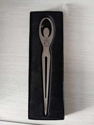 Abrecartas con diseño de figura humana