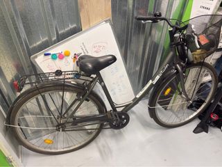 Bicicleta urbana Btwin Elops con cesta y portabult