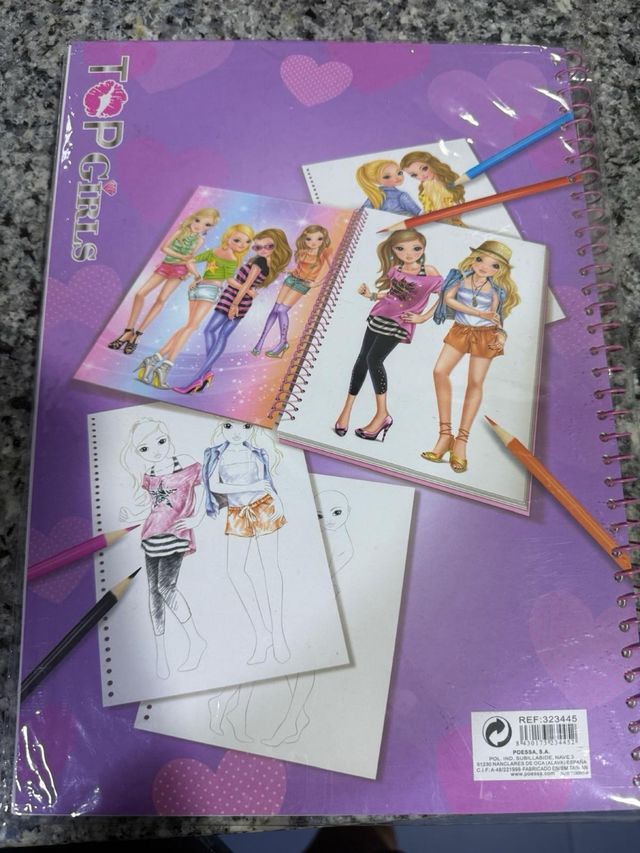 cuaderno más lápices de las top girls
