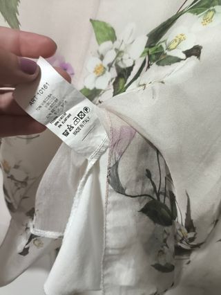 Blusa tirantes floral morado y blanco