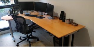 Mesa de despacho moderna altura ajustable.
