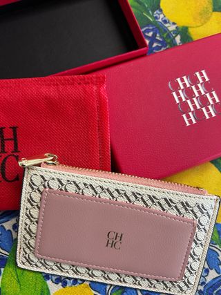 Billetera Carolina Herrera CH Beige y Rosa