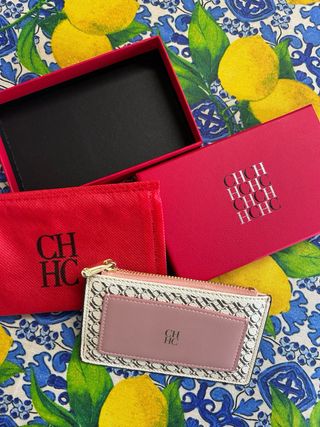 Billetera Carolina Herrera CH Beige y Rosa
